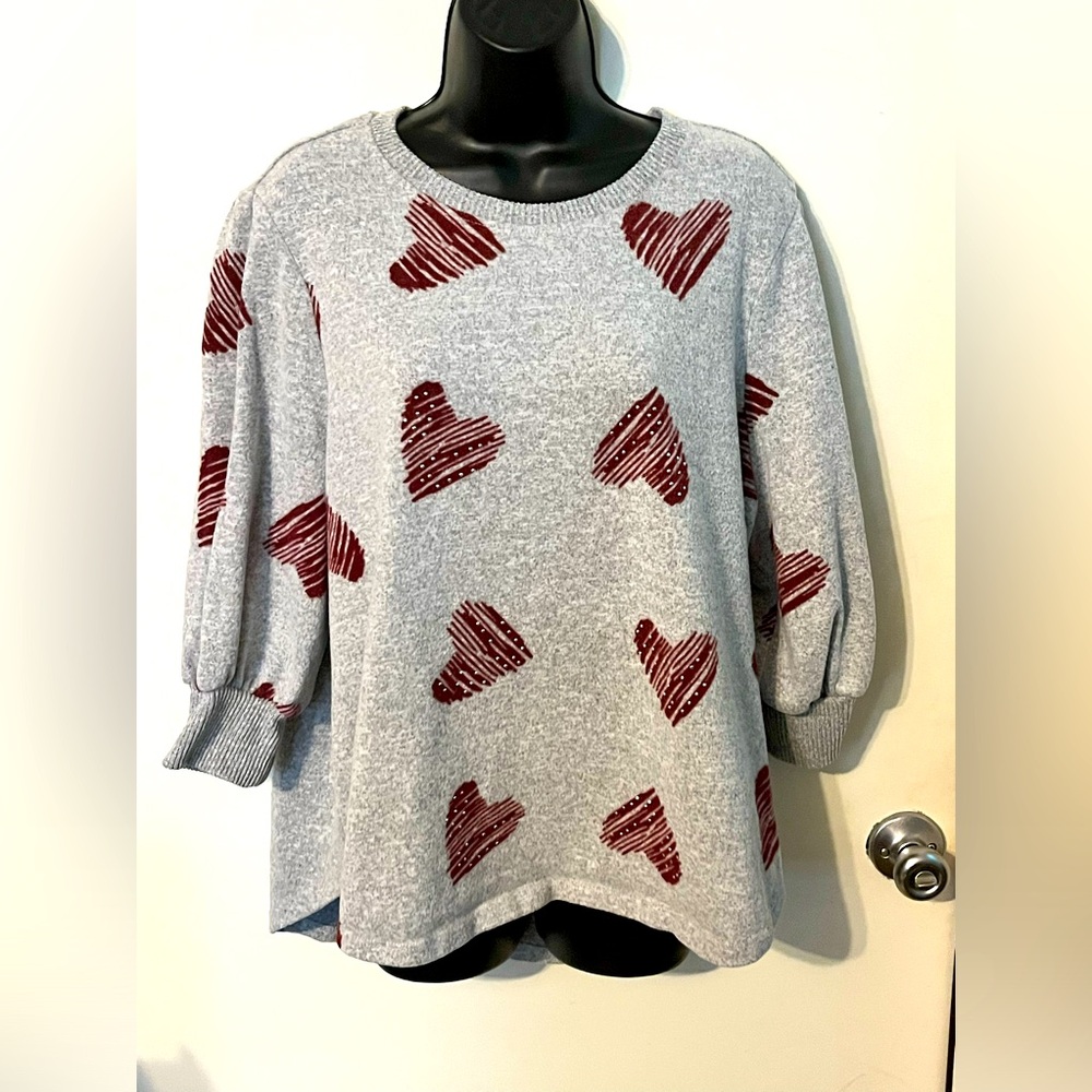 Love + Lace 3/4 Sleeve grey top with hearts and rhinestones. Sz 2X